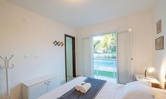 House w/ Pool 200 m From the Beach Pro0003