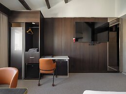 Urban Brown Hotel