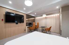 Urban Brown Hotel