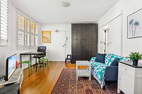 Convenient Studio in Trendy Inner-city Suburb