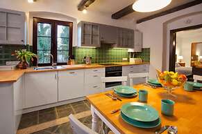 Spacious Holiday Home, Pool, Sauna, Whirlpool