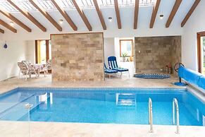 Lujosa Casa Guayllabamba BBQ Jacuzzi Gym Piscina