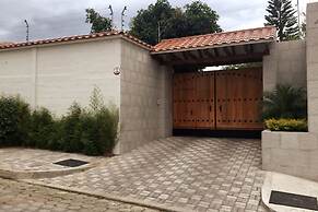 Lujosa Casa Guayllabamba BBQ Jacuzzi Gym Piscina