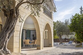 Rhodia Villa in Steni