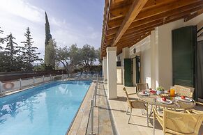 Rhodia Villa in Steni