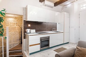 Traditional Townhouse - Rooftop Seaviews