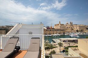 Traditional Townhouse - Rooftop Seaviews