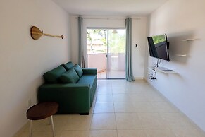 Apto com Piscina Vaga e Smart Lock em Aritagu
