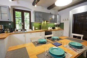 Comfortable Holiday Home, Pool, Sauna, Jacuzzi