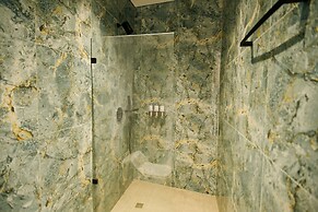 Roka Hotel