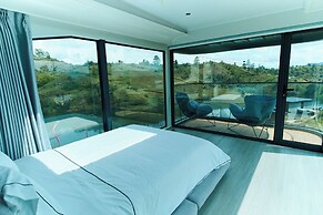 Roka Hotel