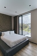 Roka Hotel