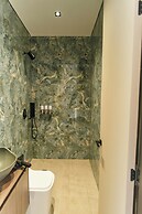 Roka Hotel