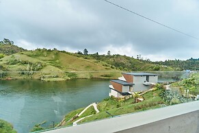 Roka Hotel