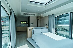 Roka Hotel