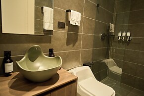 Roka Hotel