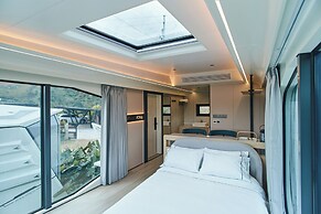Roka Hotel