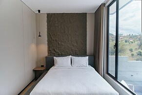 Roka Hotel
