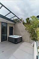 Roka Hotel