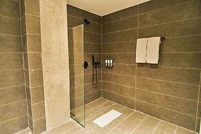 Roka Hotel