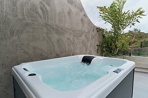 Roka Hotel