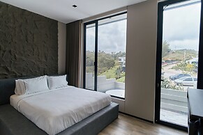 Roka Hotel
