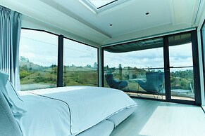 Roka Hotel
