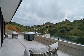 Roka Hotel