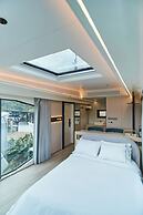 Roka Hotel