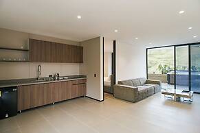 Roka Hotel
