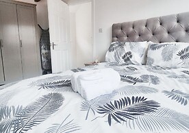 Spacious & Luxury 2BR Flat in Calverton