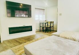 Spacious & Luxury 2BR Flat in Calverton