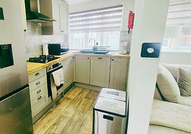 Spacious & Luxury 2BR Flat in Calverton