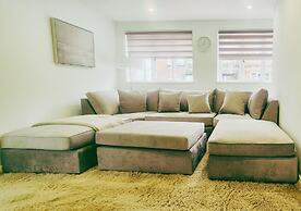 Spacious & Luxury 2BR Flat in Calverton