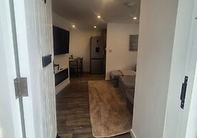 Spacious & Luxury 2BR Flat in Calverton