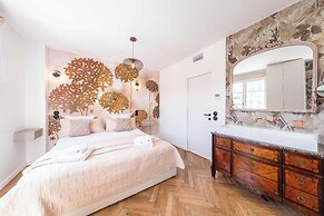 Superb Villa With Swimming Pool & Wellness Area