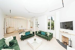 Superb Villa With Swimming Pool & Wellness Area