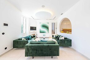 Superb Villa With Swimming Pool & Wellness Area