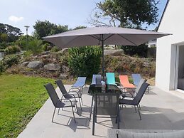 Holiday Home With Partial sea View, Douarnenez