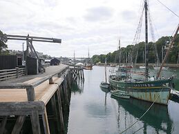Holiday Home With Partial sea View, Douarnenez