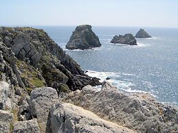 Holiday Home With Partial sea View, Douarnenez