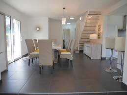 Holiday Home With Partial sea View, Douarnenez