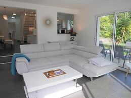 Holiday Home With Partial sea View, Douarnenez