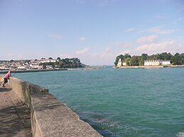 Holiday Home With Partial sea View, Douarnenez