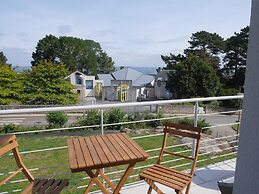 Holiday Home With Partial sea View, Douarnenez