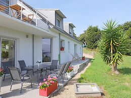 Holiday Home With Partial sea View, Douarnenez