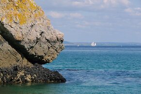 Holiday Home With Partial sea View, Douarnenez