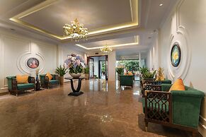 Grand Luxury Hotel