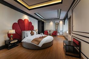 Grand Luxury Hotel