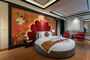 Grand Luxury Hotel